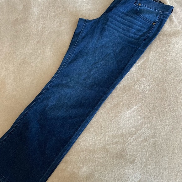 Measure and Made Wide Leg Crop Straight Jeans - Size 14 - Picture 4 of 16